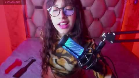 Snapshot of sweet_venus4 chatting on 02.26.25 sweet_venus4 online show from 02.26.25
