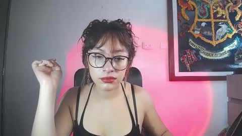 Snapshot of sweet_venus4 chatting on 10.22.25 sweet_venus4 online show from 10.22.25