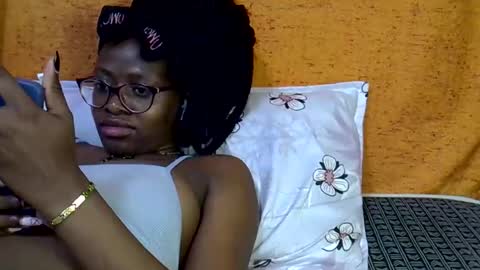 Snapshot of sweet_zarah chatting on 04.18.26 sweet_zarah online show from 04.18.26