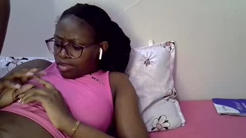 Snapshot of sweet_zarah chatting on 04.21.26 sweet_zarah online show from 04.21.26