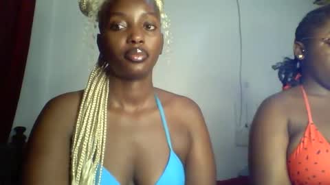 Snapshot of sweet_zuri3 chatting on 11.19.25 zuri online show from 11.19.25