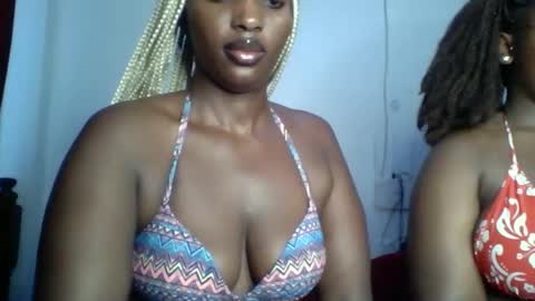 Snapshot of sweet_zuri3 chatting on 11.26.25 zuri online show from 11.26.25
