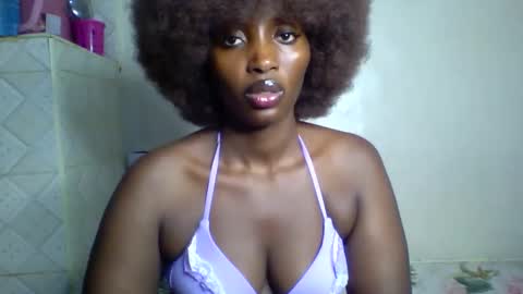 Snapshot of sweet_zuri3 chatting on 02.13.26 zuri online show from 02.13.26