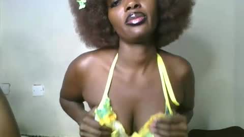 Snapshot of sweet_zuri3 chatting on 03.26.26 zuri online show from 03.26.26