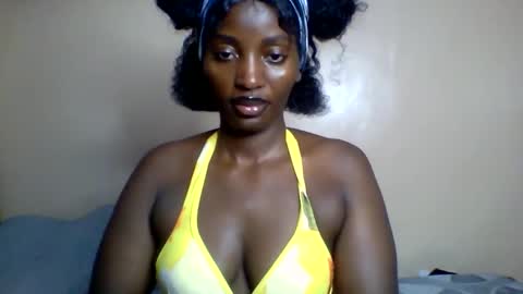 Snapshot of sweet_zuri3 chatting on 05.18.26 zuri online show from 05.18.26