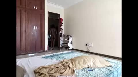 Snapshot of sweetbee018 chatting on 10.18.25 Lunargirl online show from 10.18.25