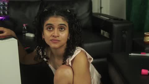 Salom independent model online show from 03.11.25