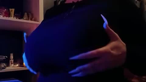 sweetcalciferr online show from 11.30.25