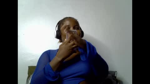 Snapshot of sweetcoochiex chatting on 06.12.26 sweetcoochiex online show from 06.12.26