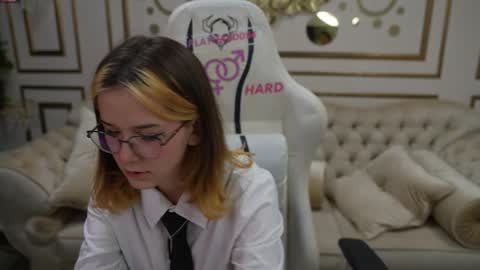 Amelia online show from 10.11.25