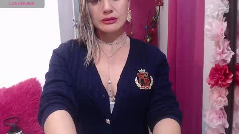 Snapshot of sweetfantasyy69 chatting on 02.25.25 sweef online show from 02.25.25