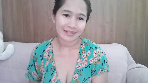 Snapshot of sweetfilipinawet chatting on 04.21.26 Stacy online show from 04.21.26