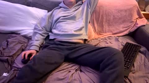 Snapshot of sweetheart13x chatting on 10.27.25 sweetheart13x online show from 10.27.25