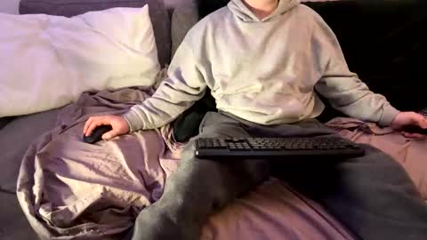 Snapshot of sweetheart13x chatting on 10.28.25 sweetheart13x online show from 10.28.25