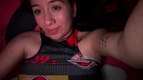 Snapshot of sweetie__annie chatting on 04.29.26 Ana Mara i cant Make noise My family is here online show from 04.29.26