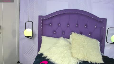 Snapshot of sweetie_foxxxx chatting on 02.04.26 violeta online show from 02.04.26