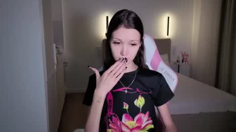 Snapshot of sweetiebones chatting on 07.21.26 bratty gf online show from 07.21.26