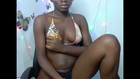 Snapshot of sweetjuicyclit chatting on 06.14.26 zuri online show from 06.14.26