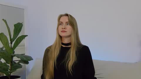 SweetKira1 online show from 10.11.25