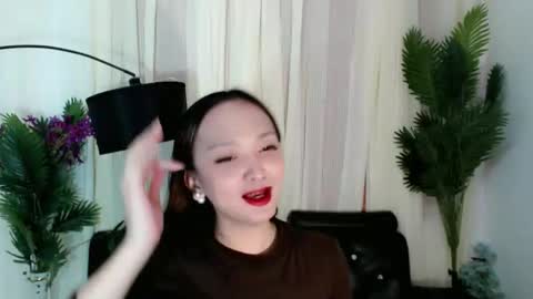 Snapshot of sweetlunarose chatting on 04.19.26 lilcherry online show from 04.19.26