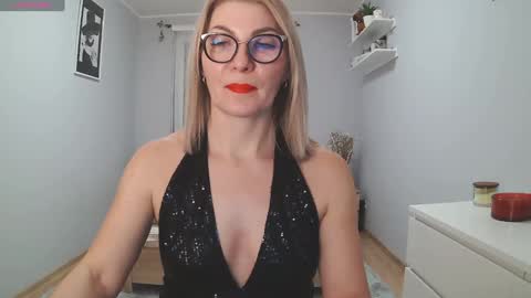 Snapshot of sweetmarthaaa chatting on 12.13.24 sweetmarthaaa online show from 12.13.24