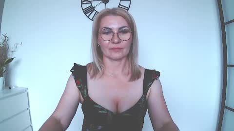Snapshot of sweetmarthaaa chatting on 05.11.26 sweetmarthaaa online show from 05.11.26