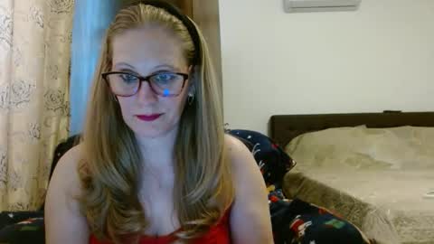 Snapshot of sweetmayaxoxo chatting on 05.04.26 sweetmayaxoxo online show from 05.04.26