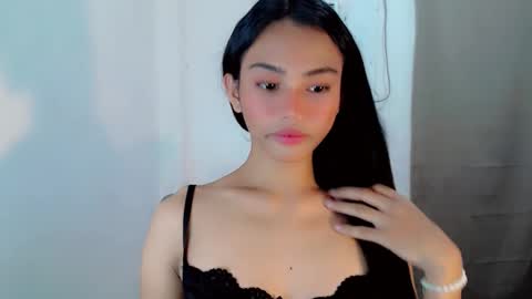 Snapshot of sweetmorena_xox chatting on 10.23.25 Nia online show from 10.23.25