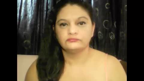 Snapshot of sweetness_angel chatting on 11.29.25 Trisha angel online show from 11.29.25