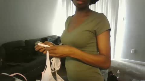 Snapshot of sweetness_cool chatting on 09.14.25 sweetness_cool online show from 09.14.25