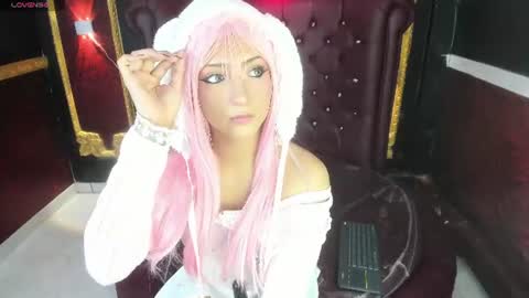 Snapshot of sweetness_siren chatting on 06.12.26 siren online show from 06.12.26