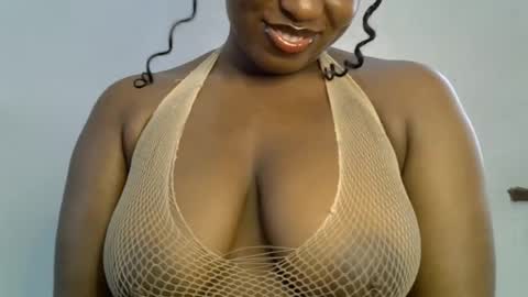 Snapshot of sweetpetitgirl chatting on 04.25.26 LILY BRANDY online show from 04.25.26
