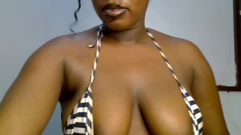 Snapshot of sweetpetitgirl chatting on 04.28.26 LILY BRANDY online show from 04.28.26