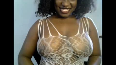Snapshot of sweetpetitgirl chatting on 05.10.26 LILY BRANDY online show from 05.10.26