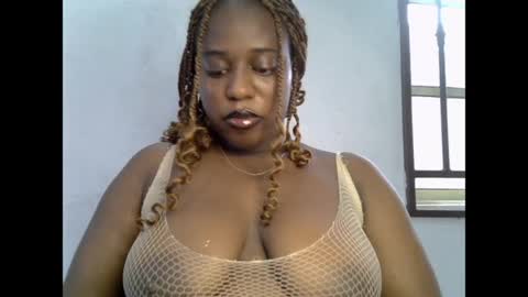 Snapshot of sweetpetitgirl chatting on 05.18.26 LILY BRANDY online show from 05.18.26