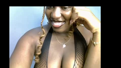 Snapshot of sweetpetitgirl chatting on 05.20.26 LILY BRANDY online show from 05.20.26