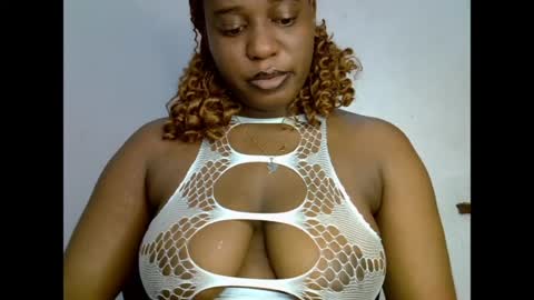 Snapshot of sweetpetitgirl chatting on 05.25.26 LILY BRANDY online show from 05.25.26
