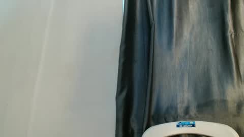 slim ivy online show from 02.02.26