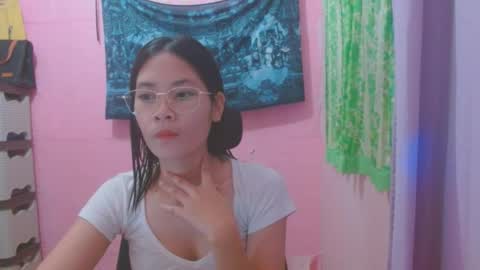 Snapshot of sweetsexygirl20 chatting on 06.25.26 Mia online show from 06.25.26