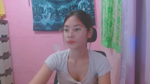 Snapshot of sweetsexygirl20 chatting on 06.26.26 Mia online show from 06.26.26