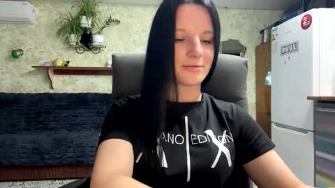Snapshot of sweetshy99 chatting on 04.17.26 Sweet Shy online show from 04.17.26