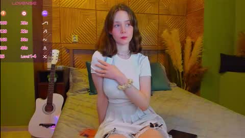 Snapshot of sweetshy_ chatting on 09.23.25 Alice online show from 09.23.25