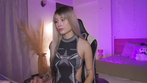 Cat independent model  online show from 03.01.25