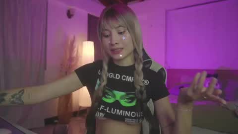 Cat independent model  online show from 03.06.25