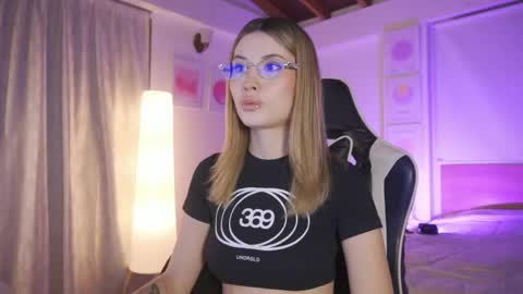 Snapshot of sweett_catt1 chatting on 05.06.26 Cat independent model online show from 05.06.26