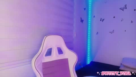 Veronica Independent Model online show from 11.18.25