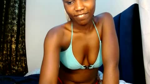 Snapshot of sweety_spixxy chatting on 06.15.26 Dolly online show from 06.15.26