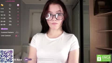 Snapshot of sweetyoops chatting on 10.17.25 Astrid online show from 10.17.25