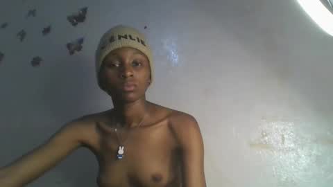 Snapshot of sweetypussy01 chatting on 10.11.25 sweetypussy01 online show from 10.11.25