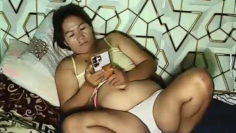 Snapshot of sweetyummygirl chatting on 02.19.25 Sweetyummygirl online show from 02.19.25